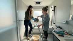 浴室のカビが戻る原因は換気扇かも フィルター掃除で排気効率を上げるコツ