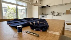 ミシンなしで制服の袖丈を詰める方法、縫い目が目立たない手縫いのコツ