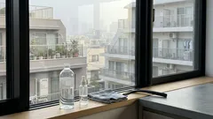 窓掃除の拭き跡が消える?精製水+マイクロファイバーでスジを残さないコツ